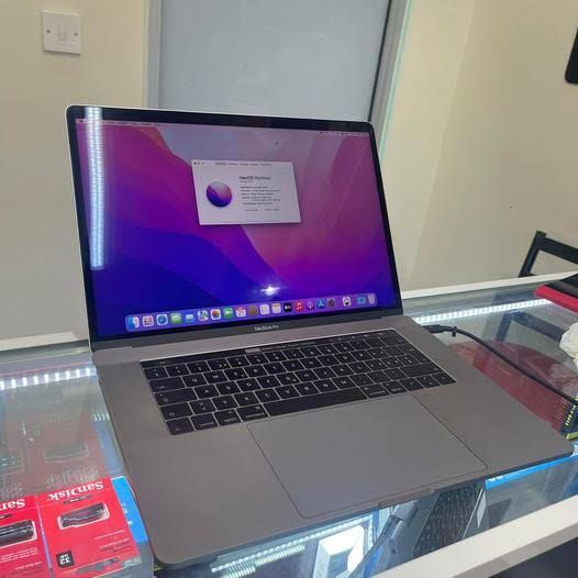 Apple MacBook Pro (2015) (Intel Core i7, 16GB RAM, 512GB Storage) – Refurbished Laptop